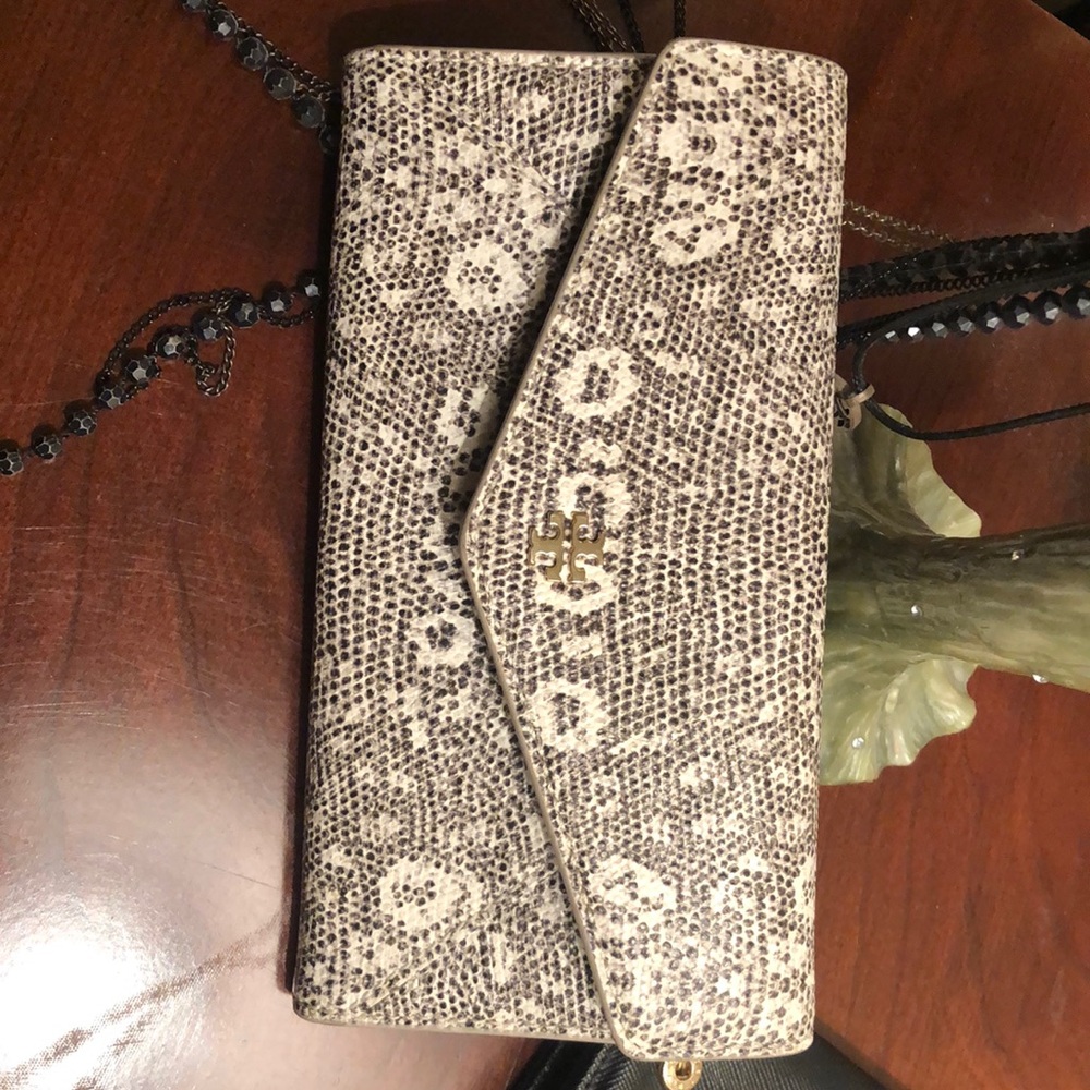 Tory Burch wallet in a good condition